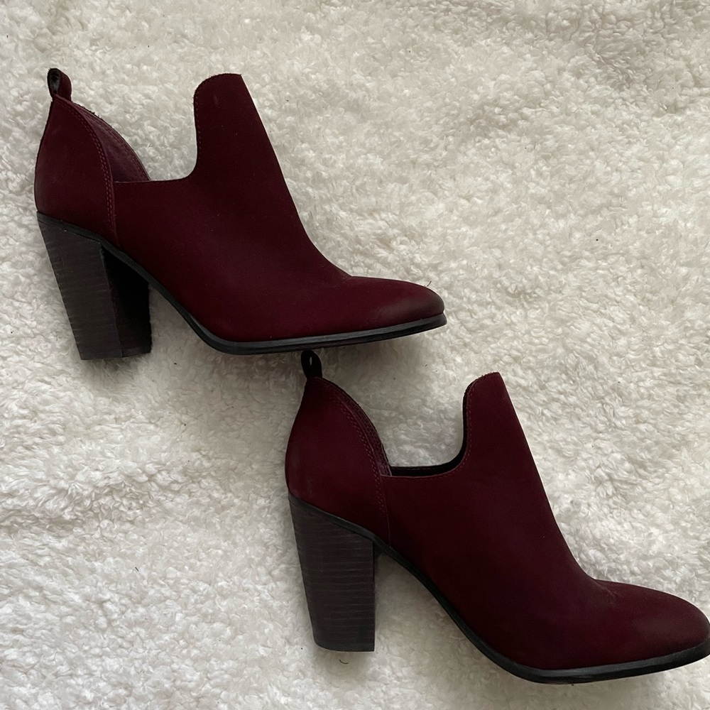 Vince Camuto heeled bootie